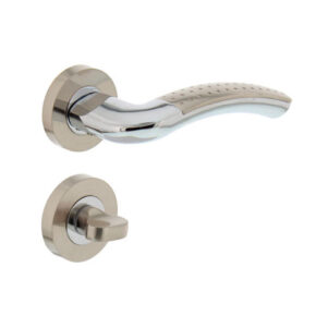 Intersteel Deurkruk Sharon op rozet met 7mm nokken met toilet-/badkamersluiting chroom/nikkel mat