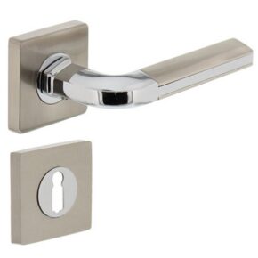 Intersteel Deurkruk Amber op vierkant rozet met 7mm nokken met sleutelgat chroom